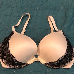 Victoria’s Secret Fabulous Push-up bra